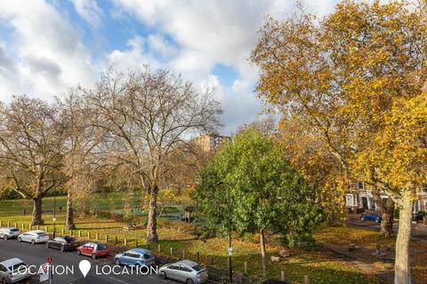 undefined, Stoke Newington Common, London, N16