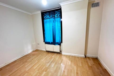 2 bedroom maisonette to rent, Pinner Road, Harrow, HA1