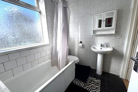 2 bedroom maisonette to rent, Pinner Road, Harrow, HA1