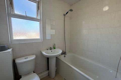 1 bedroom flat to rent, Compact 1 Bed, Green Lane, Dagenham, RM8