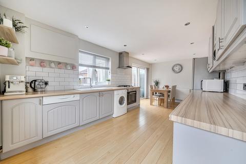2 bedroom end of terrace house for sale, Windsor Drive, Bristol BS37