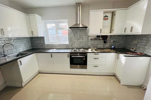 4 bedroom semi-detached house to rent, Ennerdale Avenue, Stanmore HA7