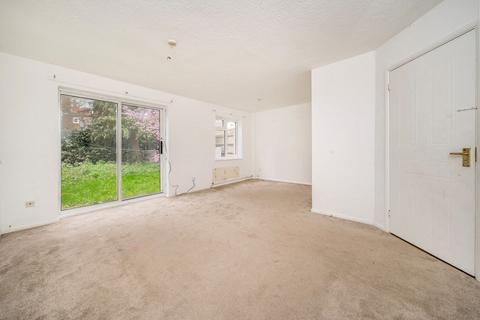 4 bedroom semi-detached house to rent, Chiltern Court, Uxbridge UB8