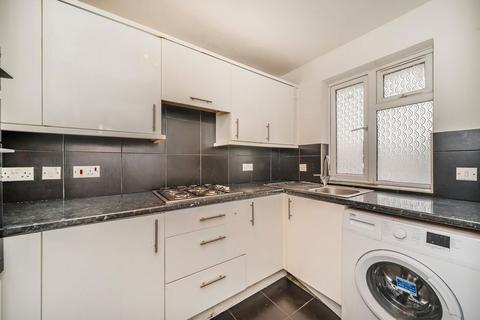 4 bedroom semi-detached house to rent, Chiltern Court, Uxbridge UB8