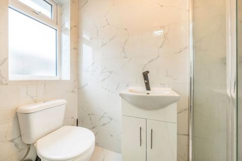 4 bedroom semi-detached house to rent, Chiltern Court, Uxbridge UB8