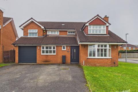 5 bedroom detached house for sale, Elizabeth Close, Aylesbury