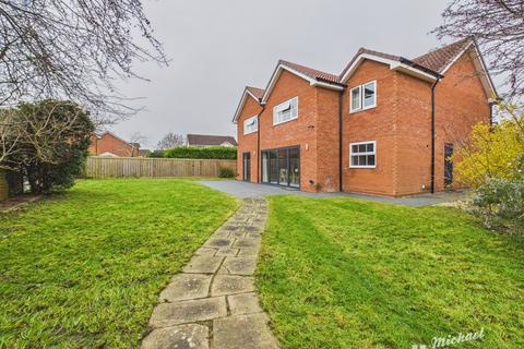5 bedroom detached house for sale, Elizabeth Close, Aylesbury