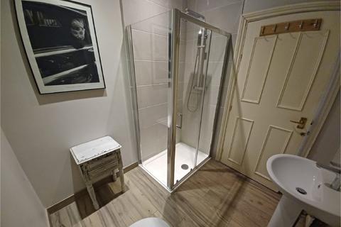 2 bedroom flat to rent, Fulham Road, London, SW6