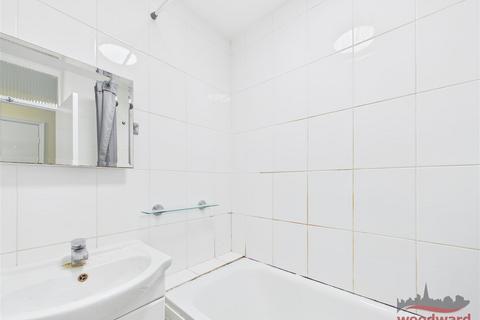 2 bedroom flat to rent, Leigh Court, Byron Hill Road, Harrow on the Hill