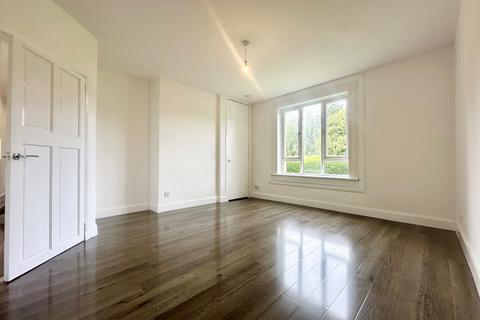 3 bedroom flat to rent, Haughburn Road, Glasgow, G53