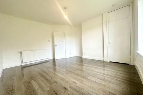 3 bedroom flat to rent, Haughburn Road, Glasgow, G53