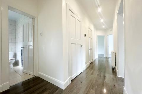3 bedroom flat to rent, Haughburn Road, Glasgow, G53
