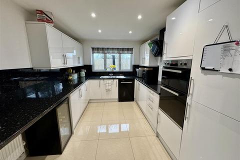 4 bedroom detached house for sale, Bryn Dreinog, Capel Hendre, Ammanford