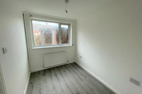 2 bedroom terraced house to rent, Kininvie Walk, Stockton-On-Tees