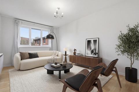 1 bedroom flat for sale, Magpie Close, Enfield