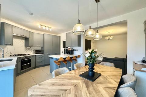 3 bedroom semi-detached house for sale, Fairdale Gardens, Hayes