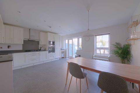 undefined, Raven Drive, Maidenhead, SL6