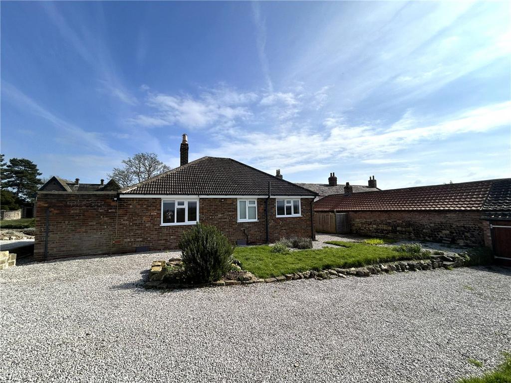 Hunsingore Hunsingore, Wetherby, North... 2 bed bungalow - £1,250 pcm (£288 pw)