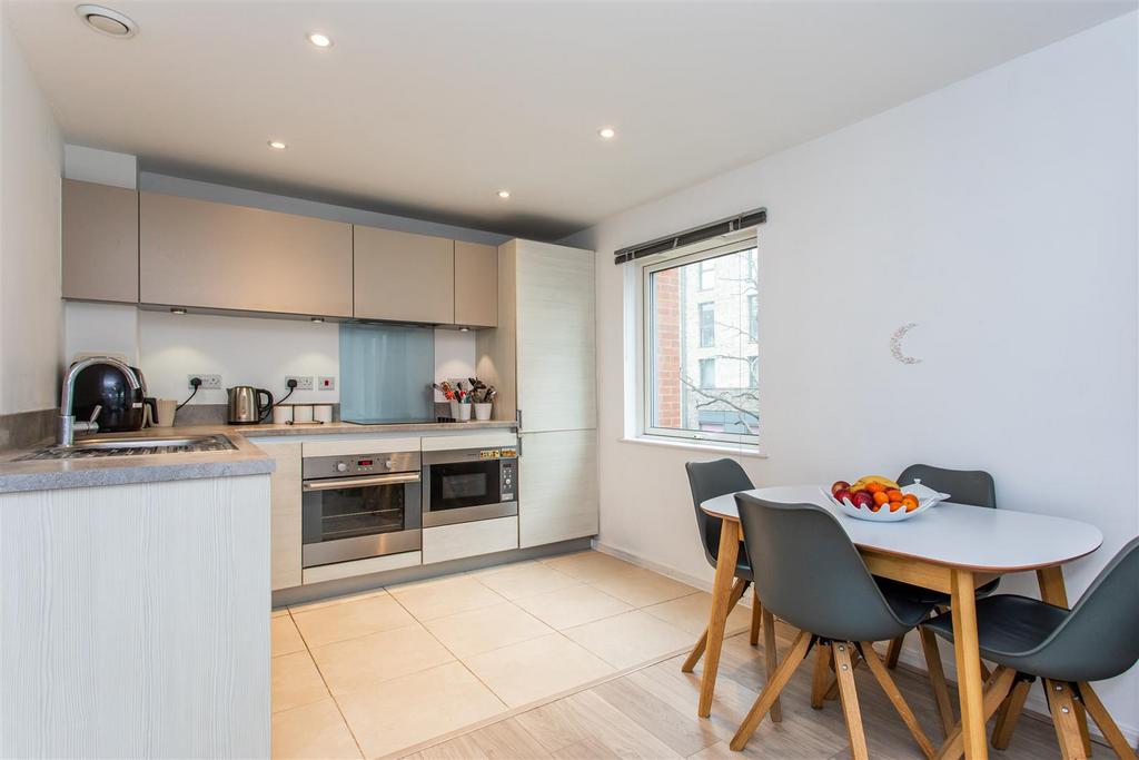 Kitchen/dining space