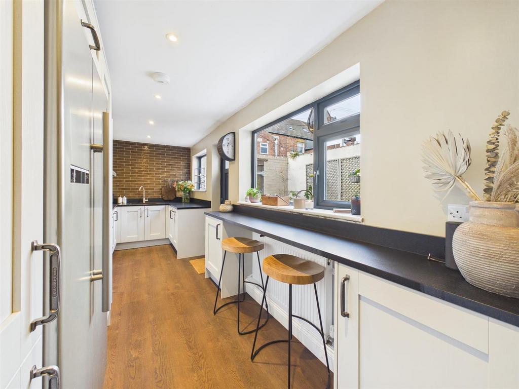 Kitchen 2.jpg