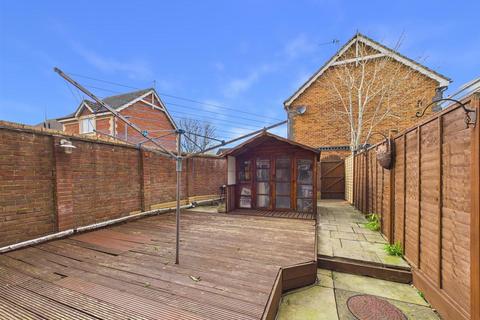 3 bedroom end of terrace house for sale, Willowbank, Chippenham SN14
