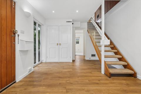 5 bedroom detached house to rent, Onslow Road, Hersham, Walton-on-Thames, Surrey KT12