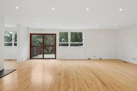 5 bedroom detached house to rent, Onslow Road, Hersham, Walton-on-Thames, Surrey KT12