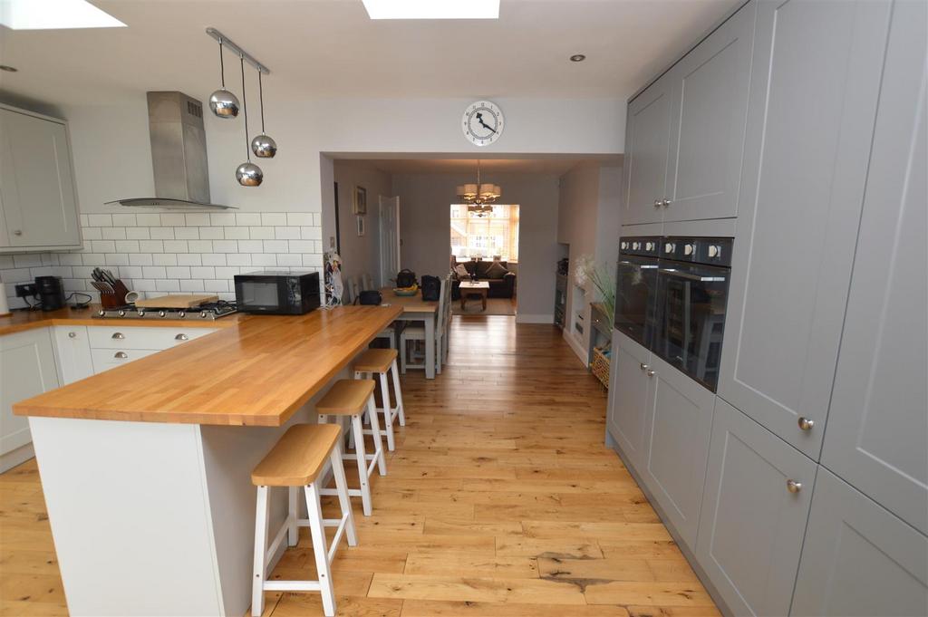 Open plan kitchen/family