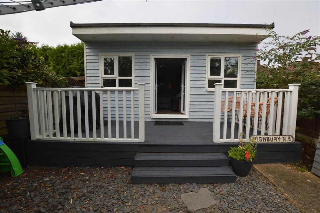Cabin Rec/Kitchen/bed/WC
