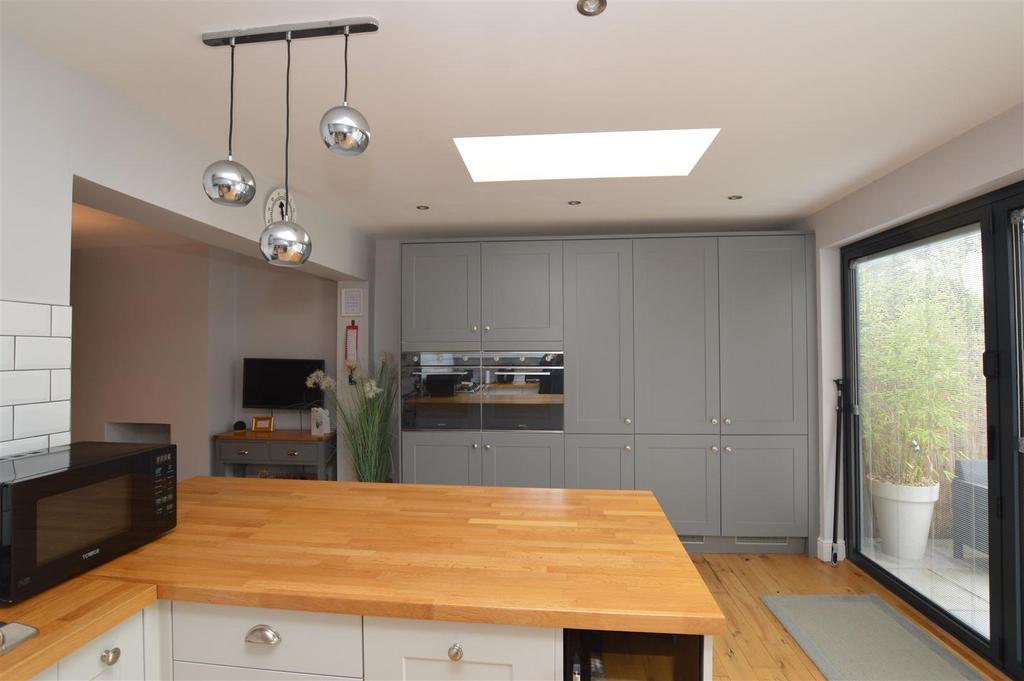 Open plan kitchen/family