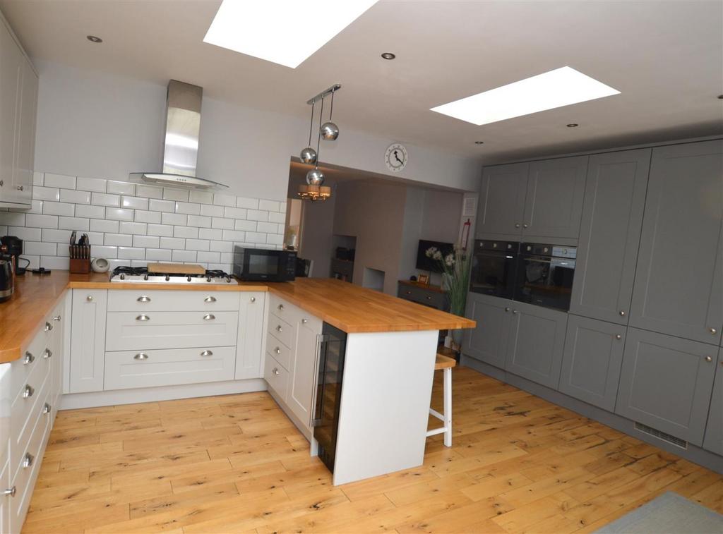 Open plan kitchen/family