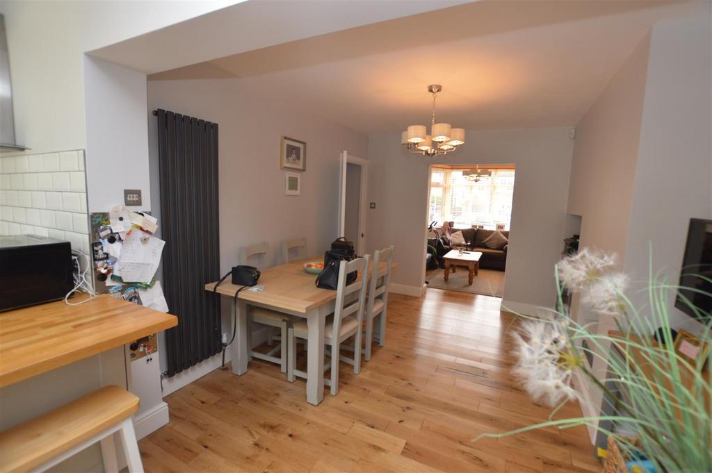 Open plan kitchen/family