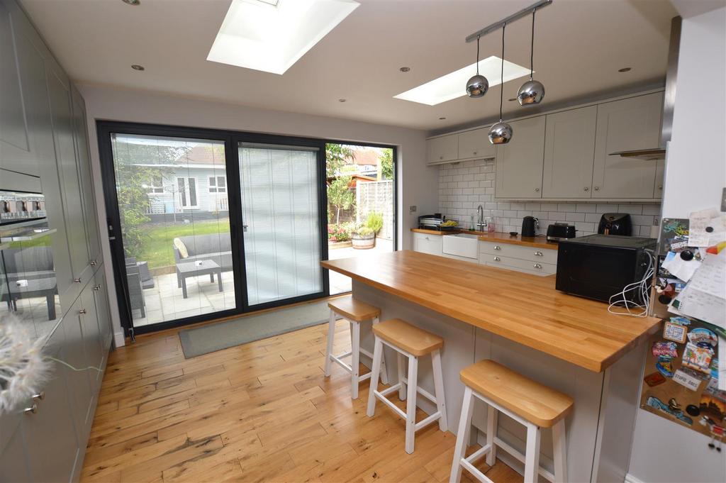 Open plan kitchen/family