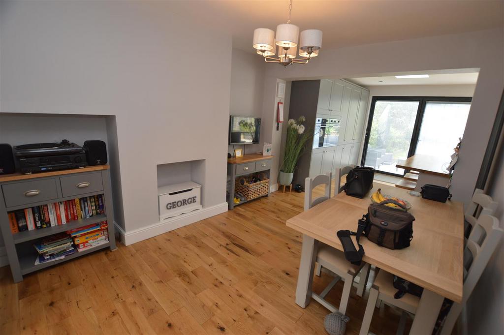 Open plan kitchen/family