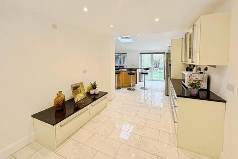 4 bedroom detached house to rent, Severn Close, Altrincham, Greater Manchester, WA14