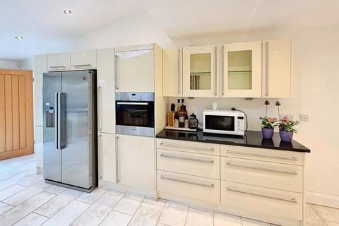 4 bedroom detached house to rent, Severn Close, Altrincham, Greater Manchester, WA14