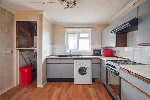 2 bedroom flat to rent, Brierly Gardens, Bethnal Green, London, E2