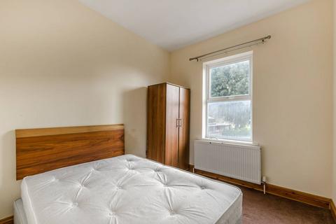 3 bedroom terraced house to rent, Vant Road, Tooting, London, SW17