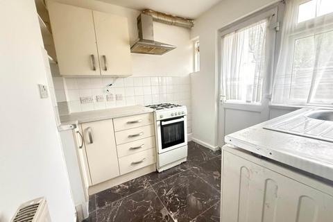 2 bedroom maisonette to rent, The Crescent, Hayes