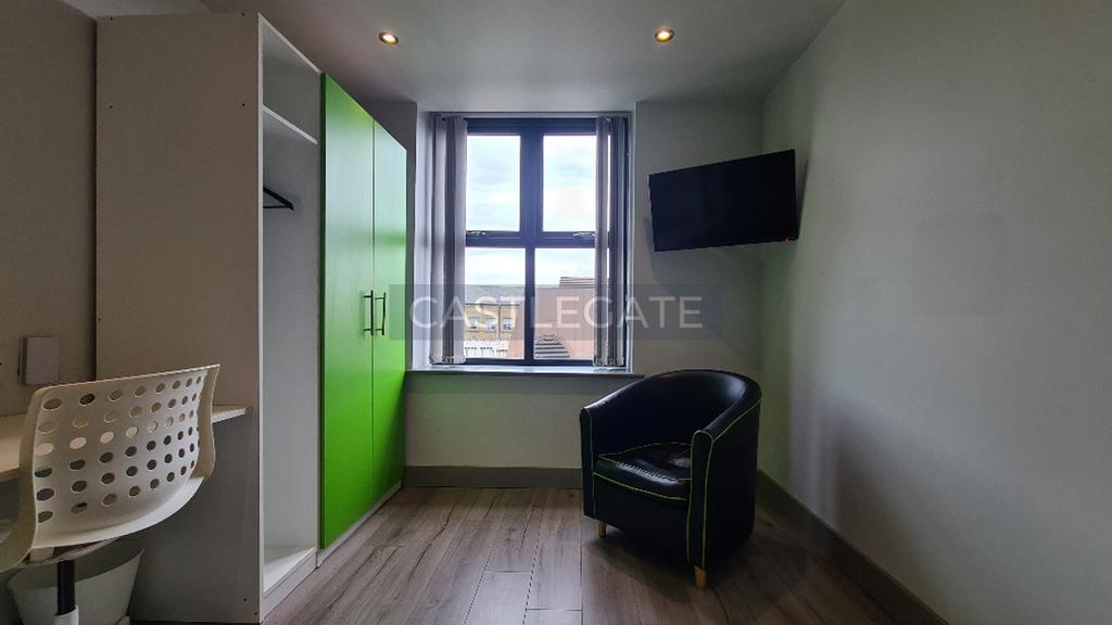 Dundas Works, Flat 8 Room 2
