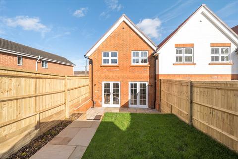 3 bedroom end of terrace house for sale, Connaught Road, Woking GU24