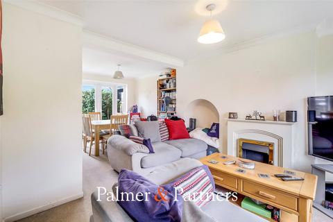 3 bedroom semi-detached house for sale, Paschal Way, Essex CM2