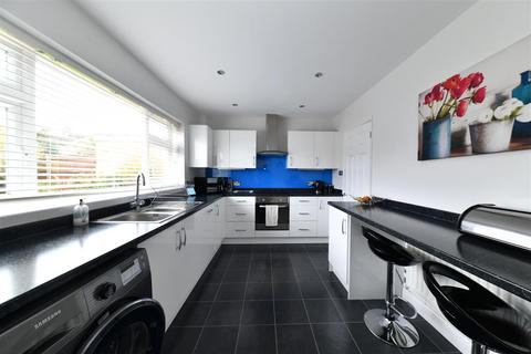 3 bedroom detached house for sale, Wellington Road, Stevenage