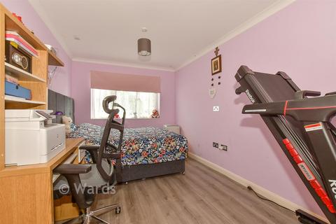 4 bedroom end of terrace house for sale, St. Augustine's Crescent, Whitstable CT5