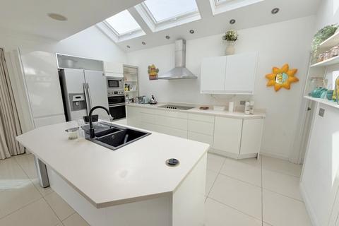 4 bedroom detached house for sale, Lulworth Avenue, Hamworthy, Poole, BH15