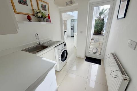 4 bedroom detached house for sale, Lulworth Avenue, Hamworthy, Poole, BH15
