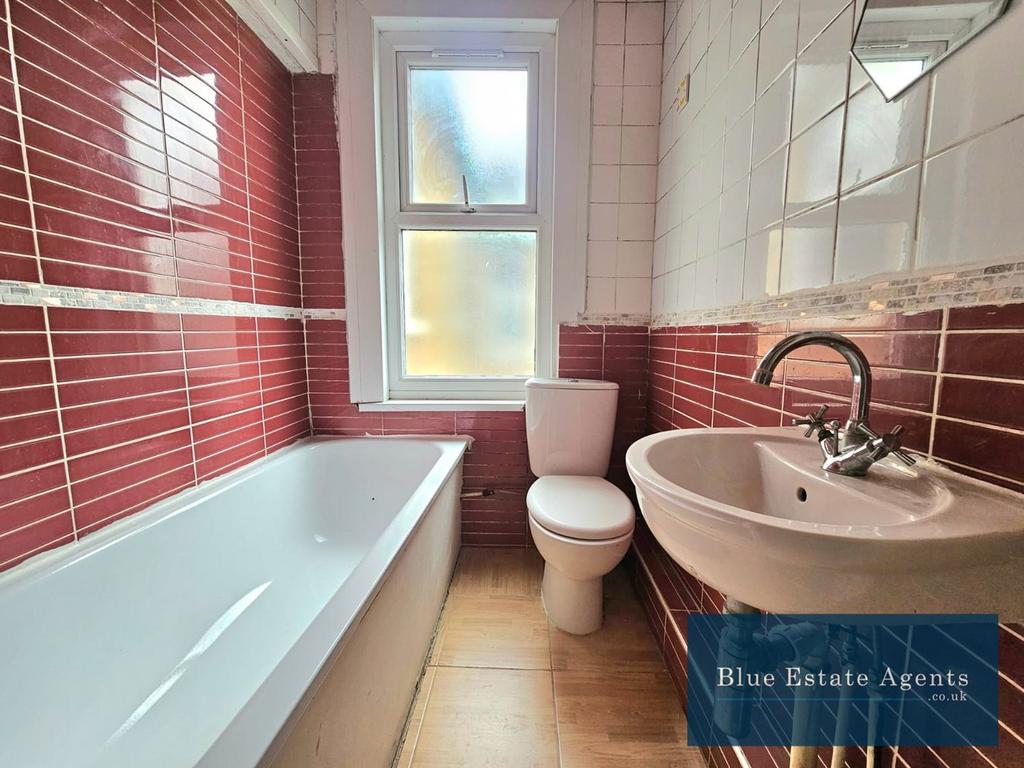 Family Bathroom Suite