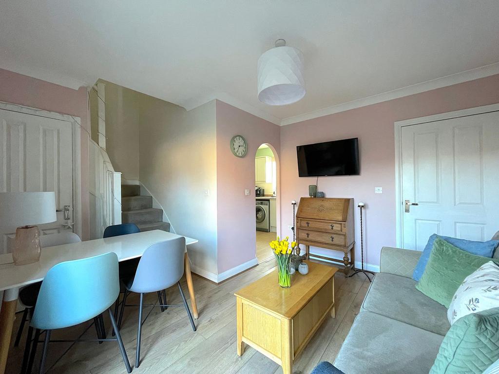 Living Room/Dining Room (2)