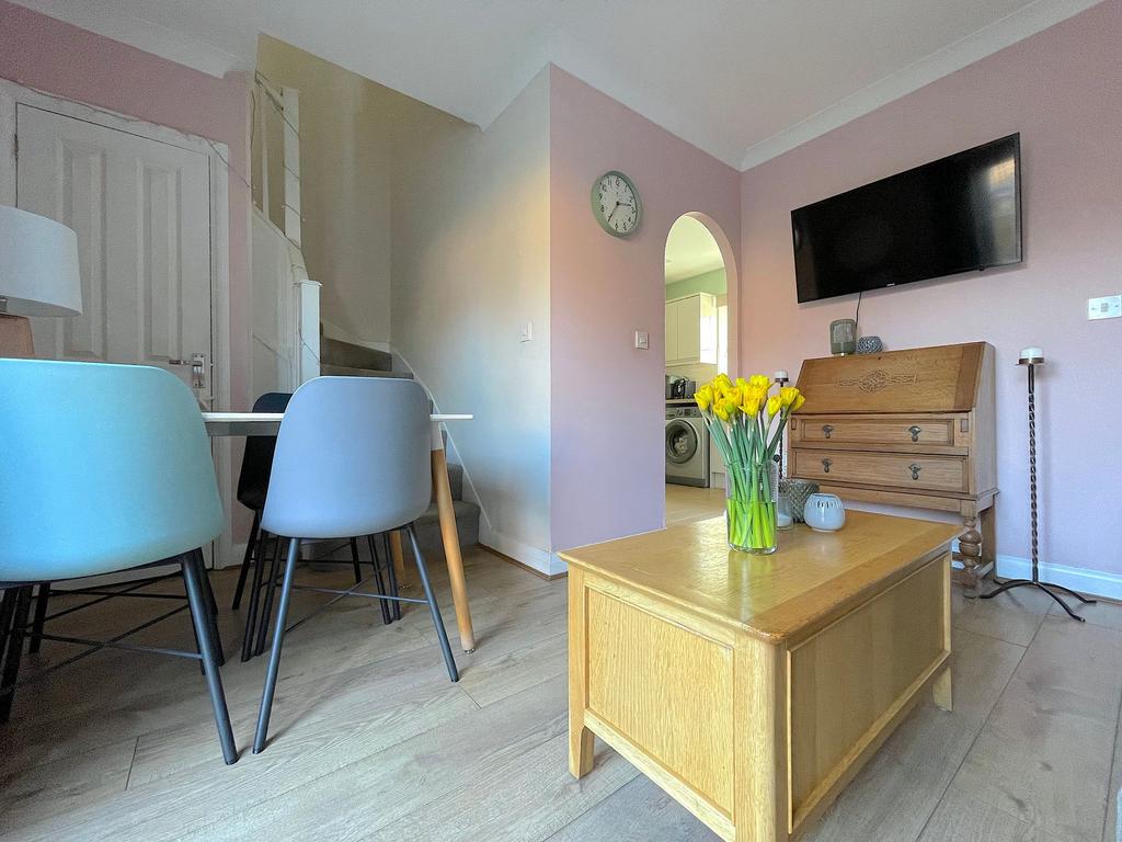 Living Room/Dining Room (4)