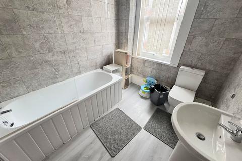 2 bedroom terraced house for sale, Bayswater Grove, Leeds, LS8